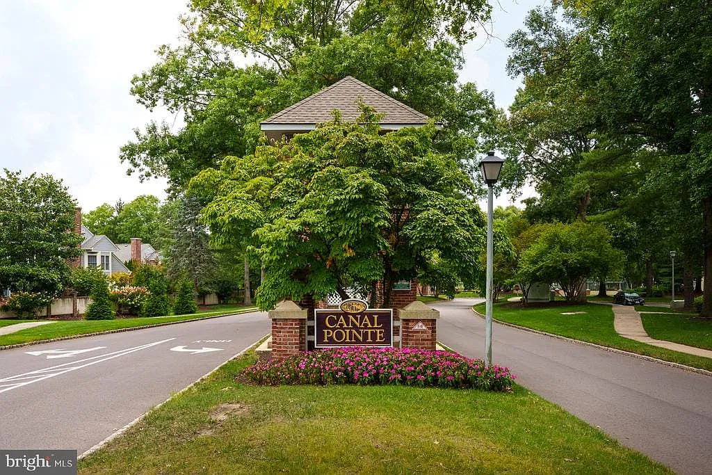 2 bed, 2.0 bath, 1258 sqft, $2,600 — Photo 2