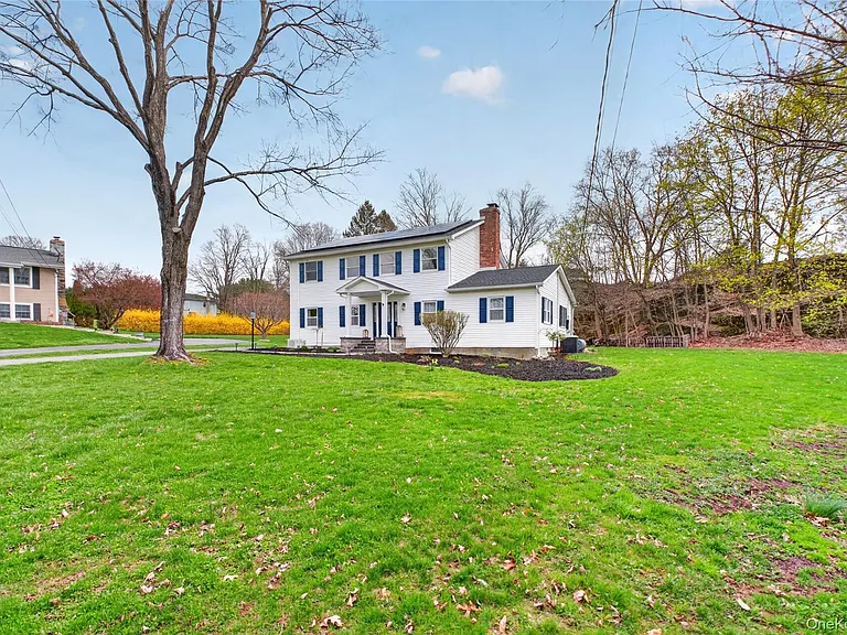 22 Blossom Hill Dr — Photo 2