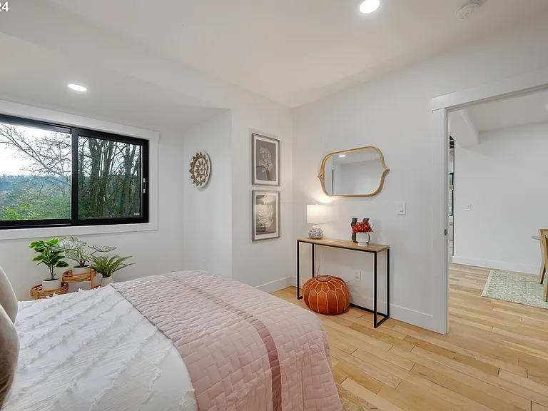 1403 SW Broadway Dr — Photo 12