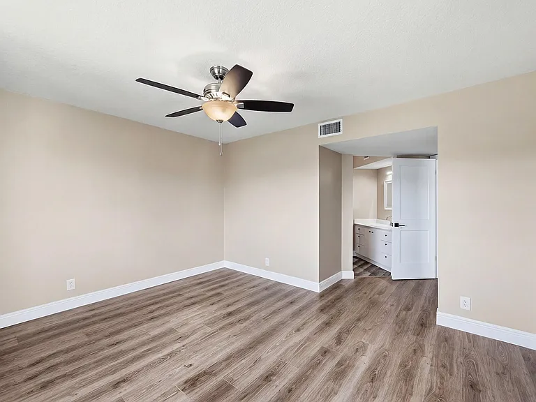 10401 W Broward Blvd #401 — Photo 13