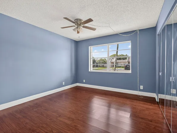 162 Lake Susan Lane, West Palm Beach, FL 33411