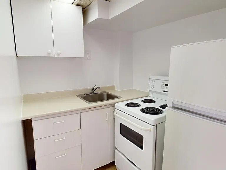 425 Elgin St — Photo 10