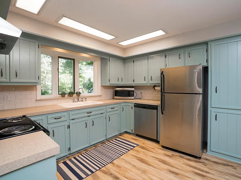Updated and Fully Stocked Kitchen