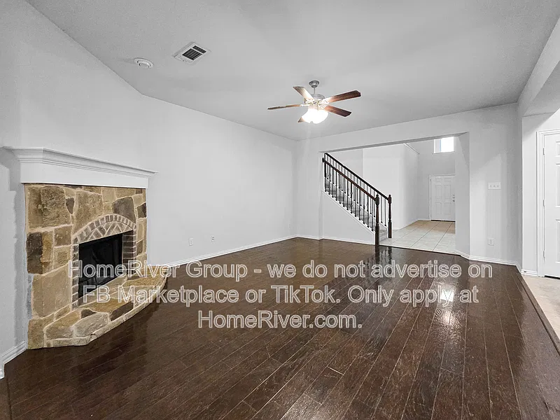 3 bed, 2.5 bath, 3113 sqft, $2,590 — Photo 3