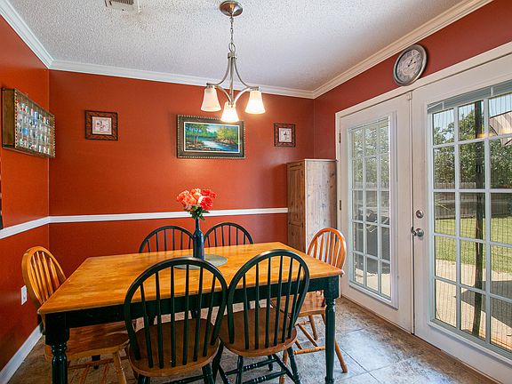 5th image of 24 Fleetwood Dr