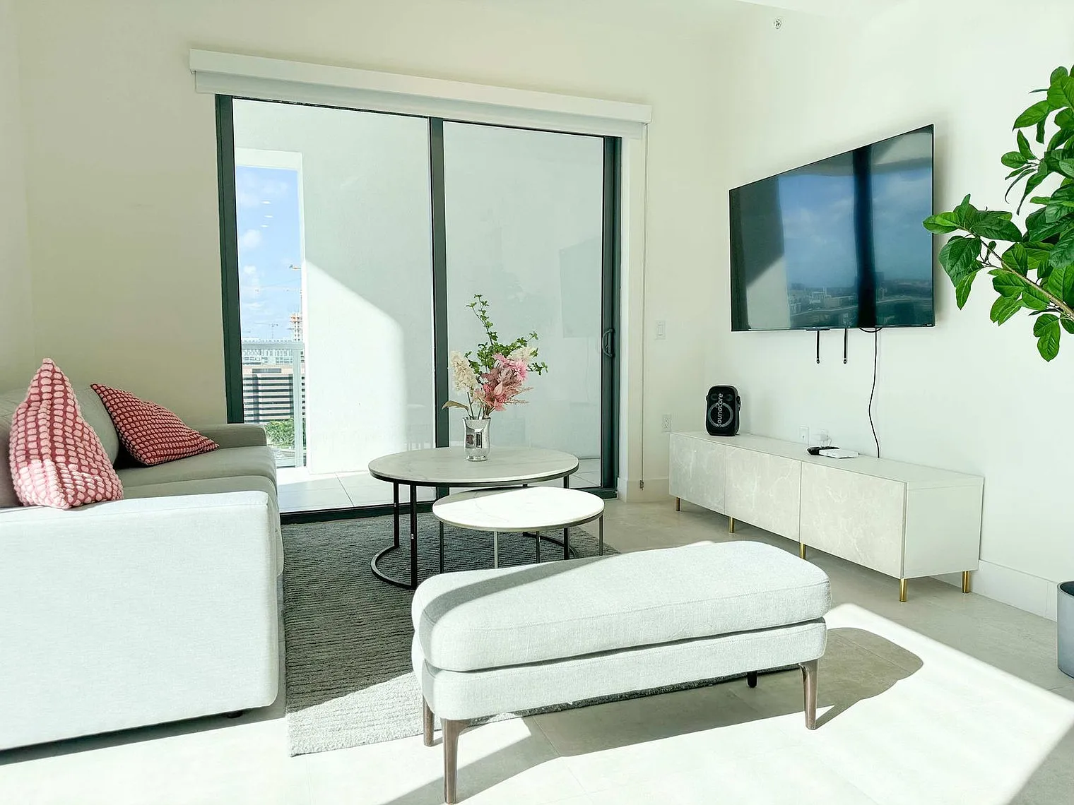 3 bed, 2.0 bath, 1054 sqft, $10,156 — Photo 1