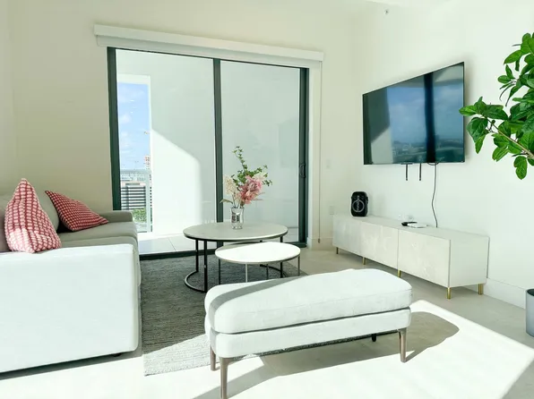 239 SW 9th St, Miami, FL