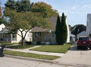 28066 Hillview St, Roseville, MI 48066