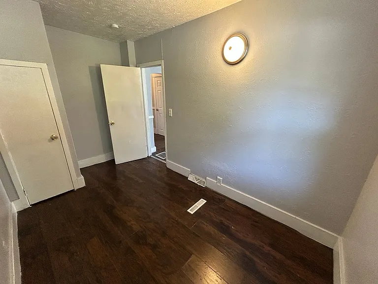 640 W 13th St — Photo 54