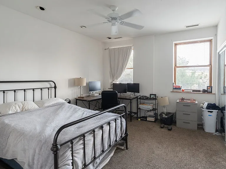 1123 W Eddy St #2 — Photo 11