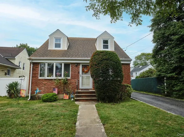 911 Covert Avenue, New Hyde Park, NY 11040