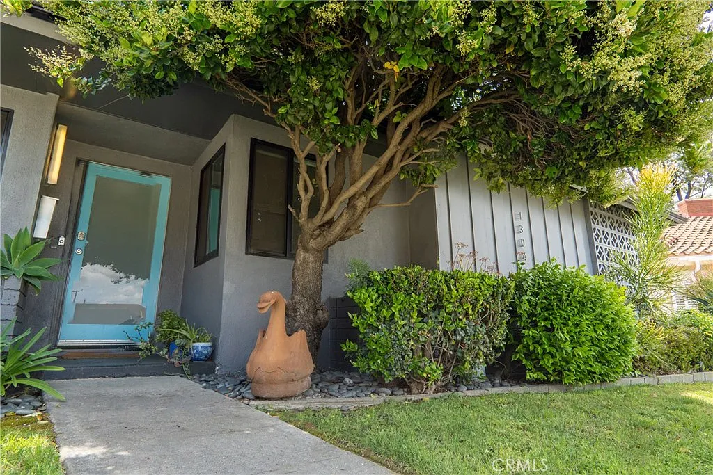 3 bed, 1720 sqft, $5,550 — Photo 3