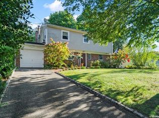 302 E 20th St, Huntington Station, NY 11746