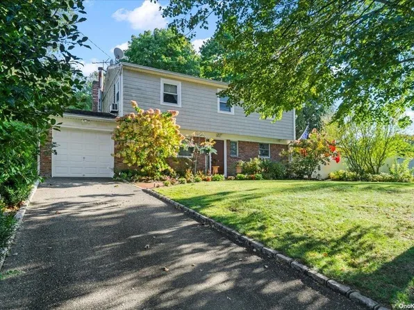 302 E 20th Street, Huntington Station, NY 11746