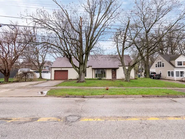 2079 Bailey Rd, Cuyahoga Falls, OH 44221