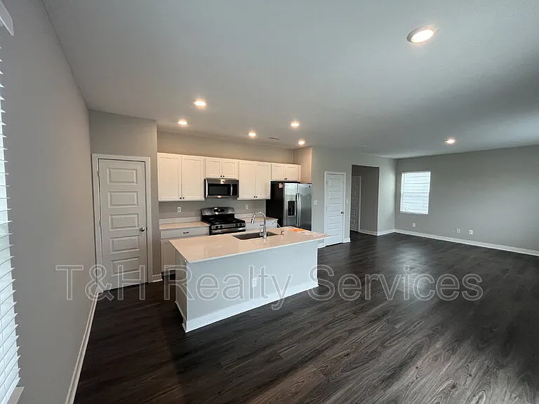 19946 Edwick Dr — Photo 3