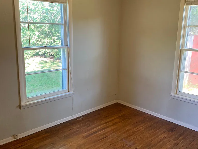 2518 N Carroll Blvd — Photo 7