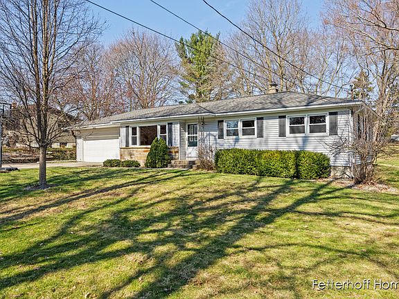 2nd image of 2747 Woodpath Dr NW