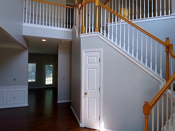3rd image of 100 Crown Empire Ct