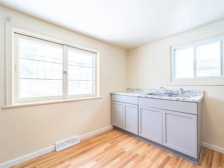 75 Diem St — Photo 16