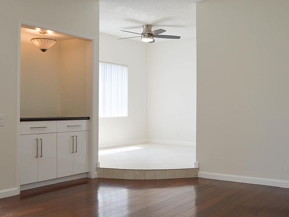 4th image of 933 2nd St #203