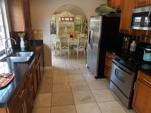 3rd image of 943 Maclay Dr