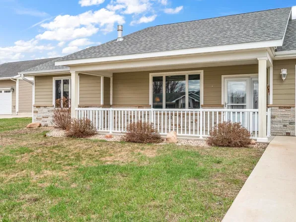 1202 28th St, Spirit Lake, IA 51360