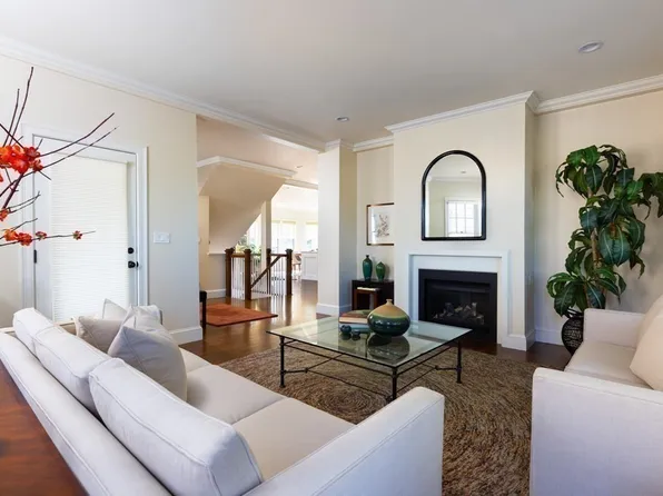 49 Summit Ave #1, Brookline, MA 02446