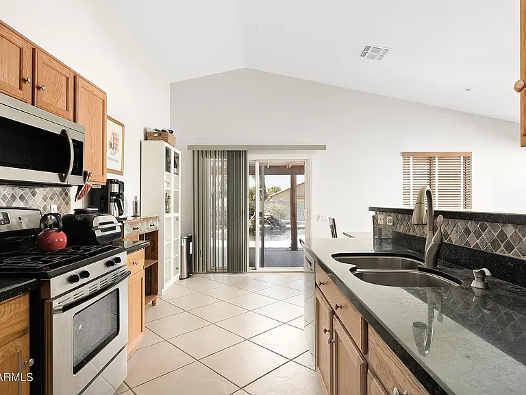 4040 N 14th Pl — Photo 7