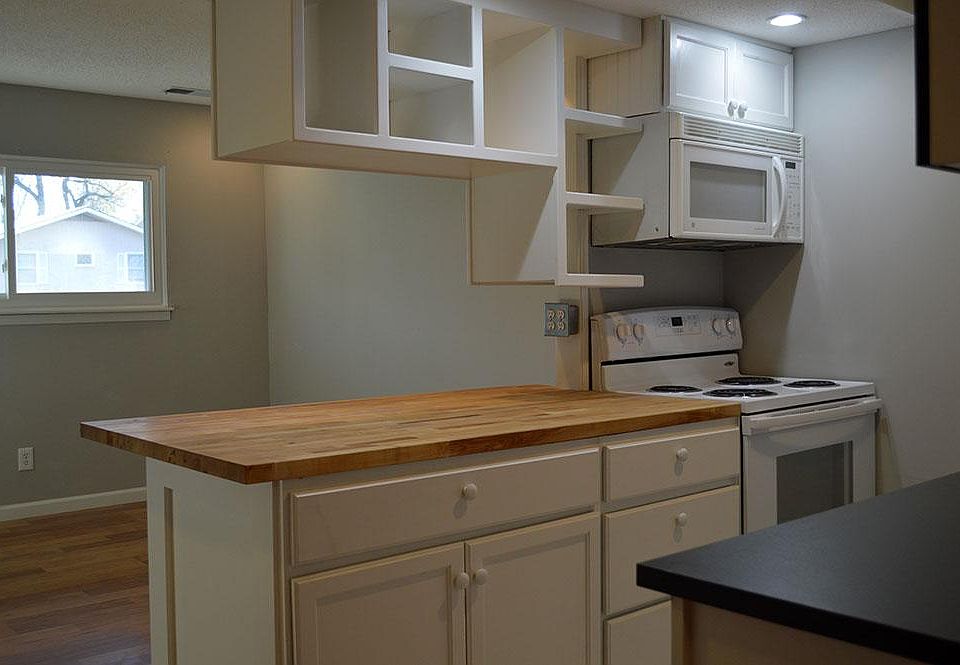 Kitchen/Butcher Block Counter/Living Room