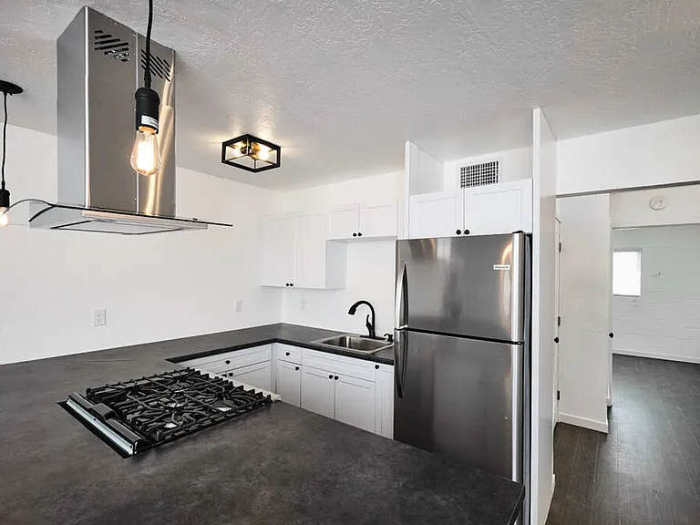 Boho On 40th Street Apartments — Photo 25