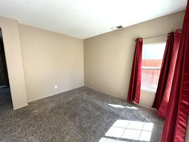 643 Laxford Rd — Photo 2