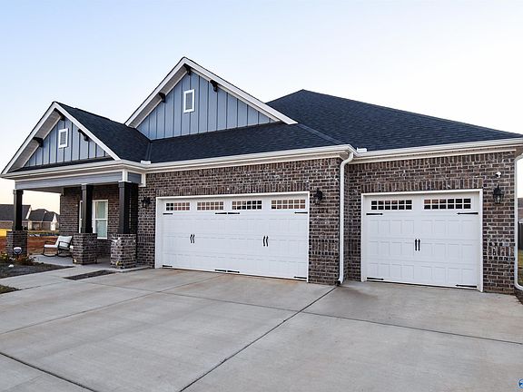 4th image of 204 Charlie Lee Cir
