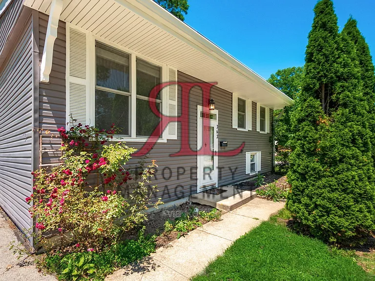 363 Regents Rd — Photo 3
