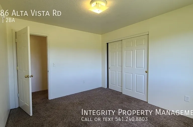1586 Alta Vista Rd — Photo 12