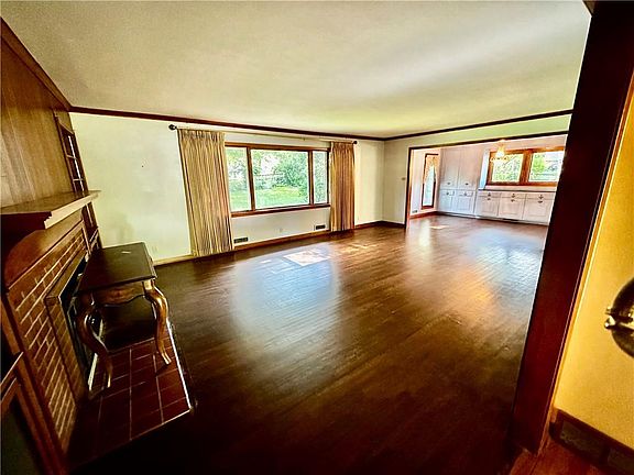 4th image of 403 Lawn Ave