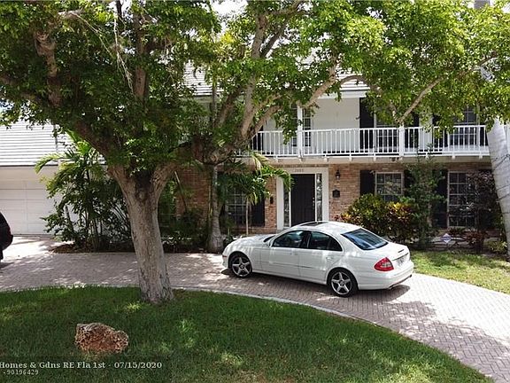3rd image of 2889 NE 27th St