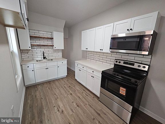 5th image of 650 1/2 E Broad St