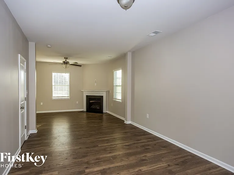1267 Kent Downs Ave SW — Photo 4