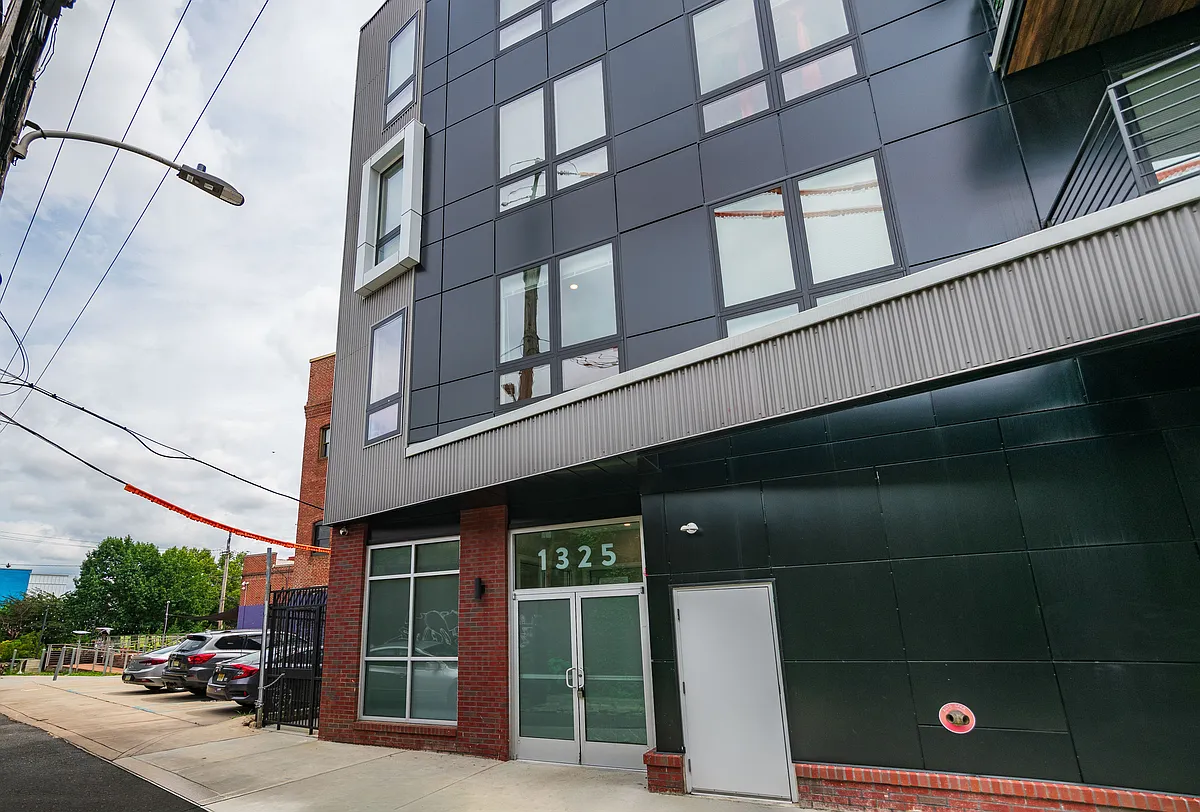Building Photo - 1325 N Lee St