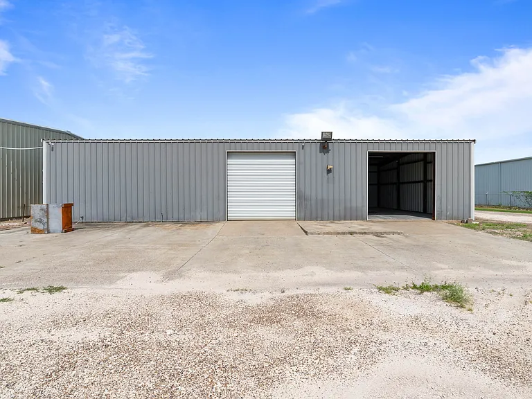 2404 S US Highway 281 #1 — Photo 6