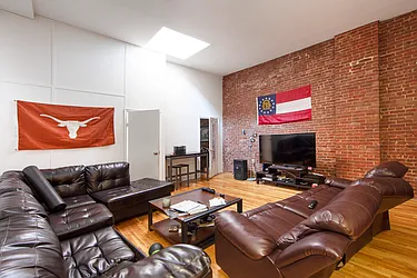 Rented by R New York