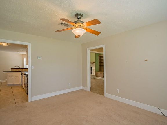4th image of 1013 Villa Venyce Ct