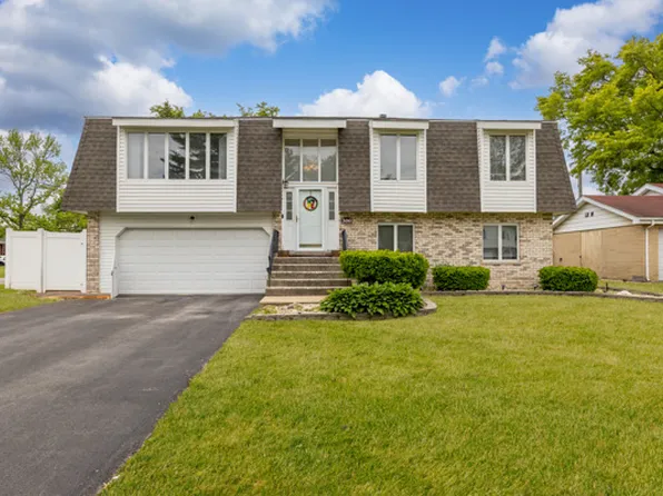 300 Milburn Ave, Crete, IL 60417