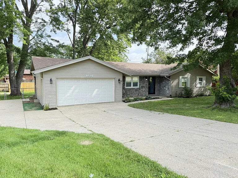 Catalpa Dr — Photo 2