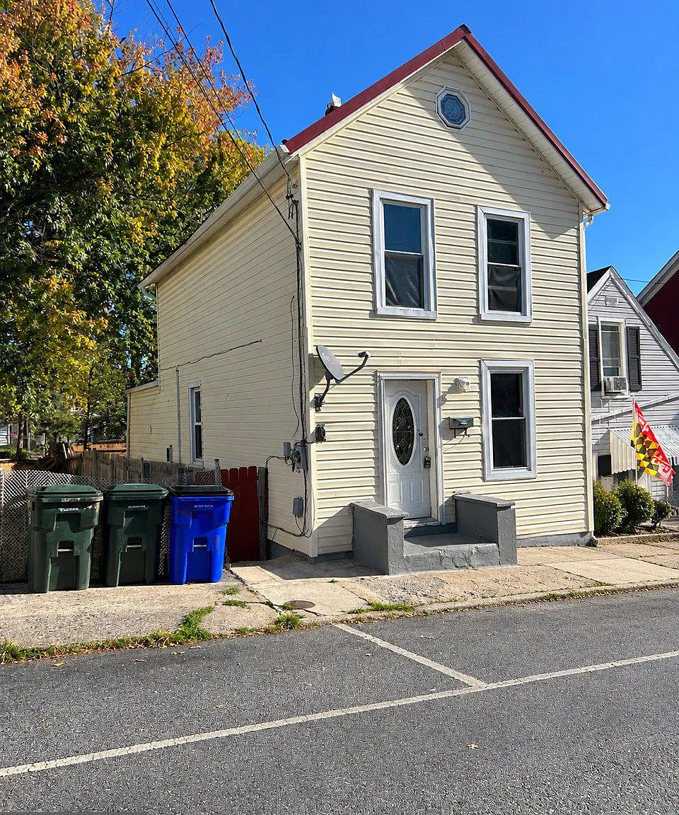 2 bed, 1.0 bath, 1660 sqft, $1,450 — Photo 1