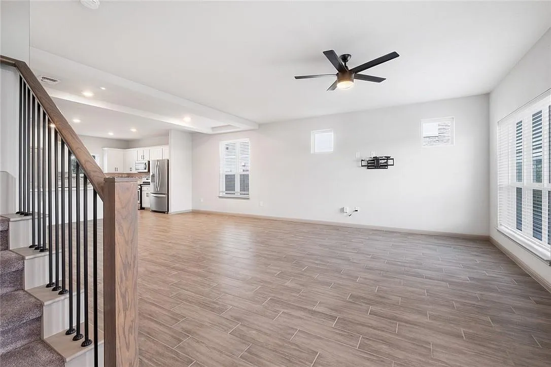3 bed, 2.5 bath, 1840 sqft, $2,300 — Photo 4