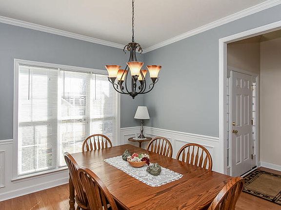 5th image of 975 Woody Hill Cir