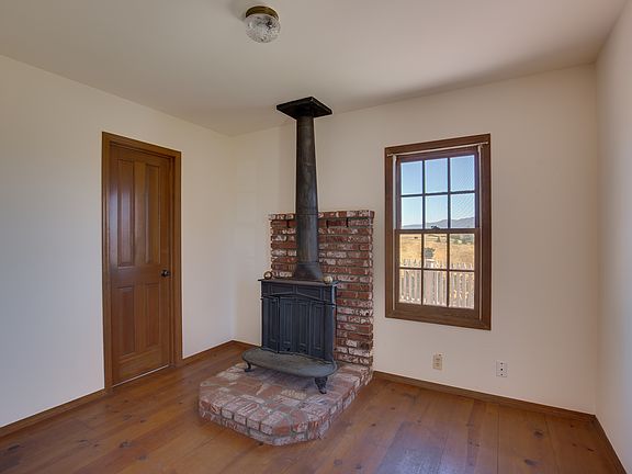 4th image of 2725 Calzada Ave