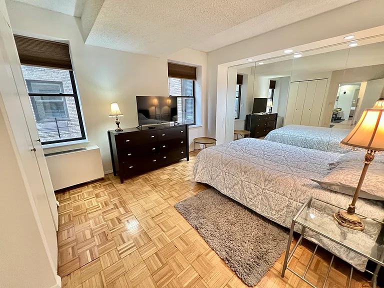 150 W 51st St #808 — Photo 14